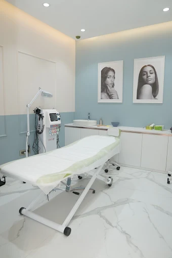 Kosmoderma Mumbai - Best Skin and Hair Clinic in Santacruz