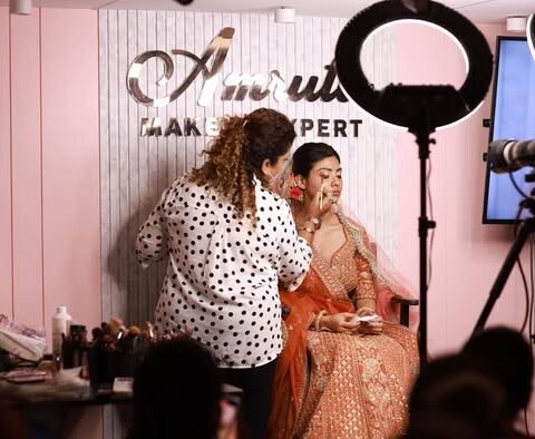 best-makeup-artist-near-jaslok-hospital.